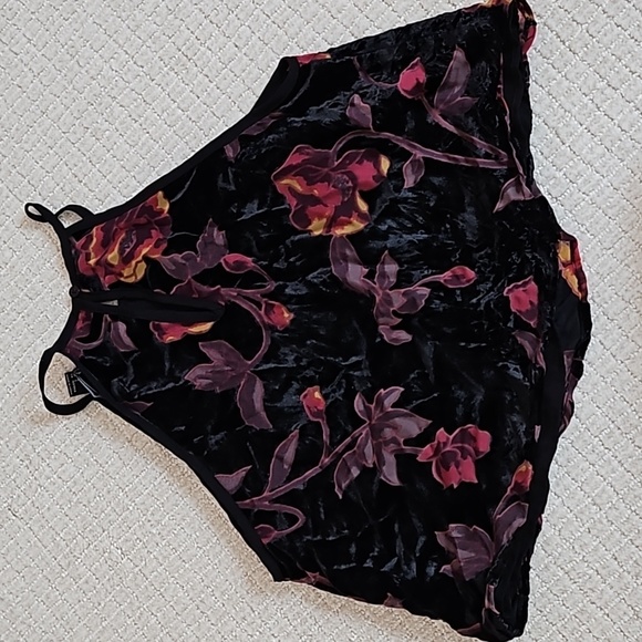 F21 TOP - Picture 2 of 2